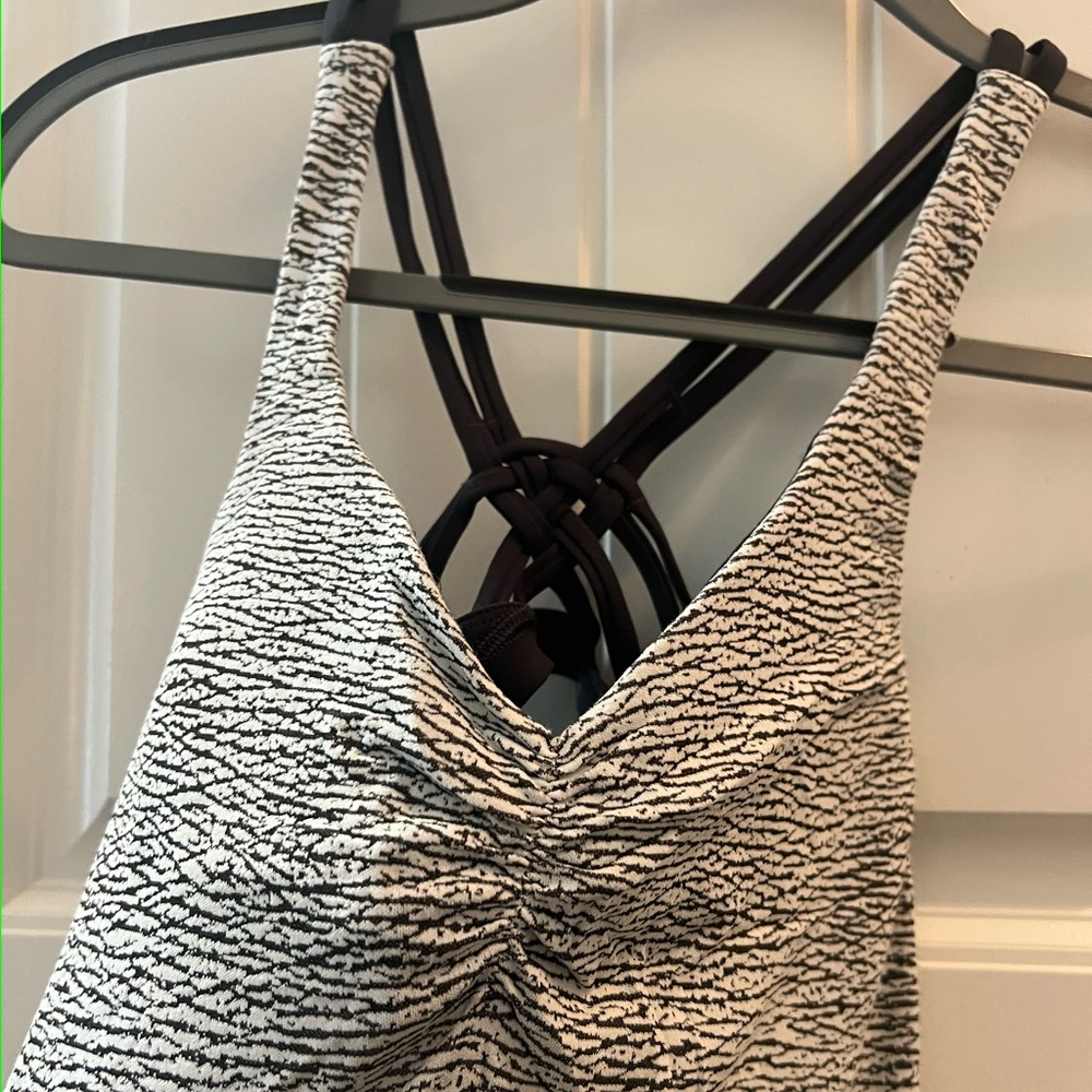 Lululemon top
